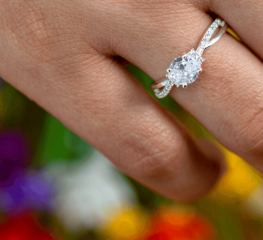 925 Sterling Silver 0.75 Carat Twist Solitaire Lab-Created Zircon Ring Boxed