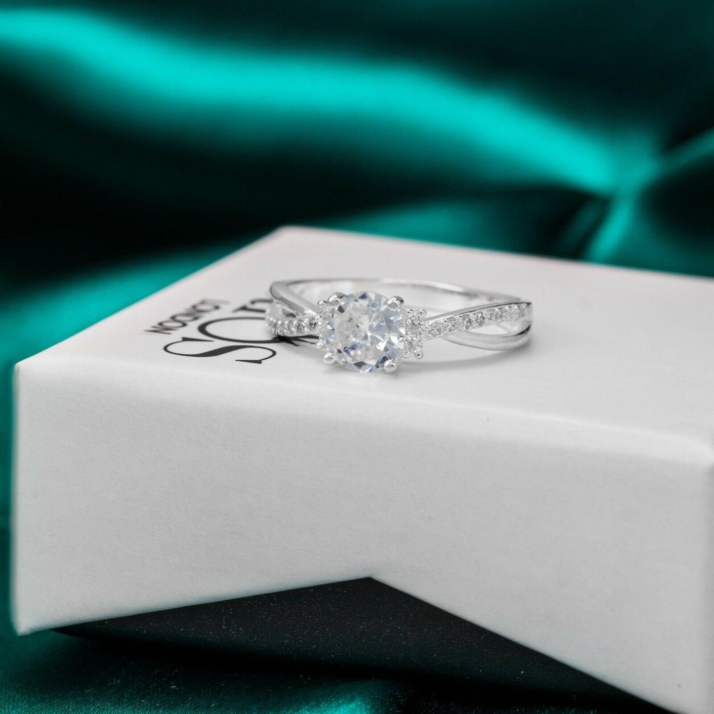 925 Sterling Silver 0.75 Carat Twist Solitaire Lab-Created Zircon Ring Boxed