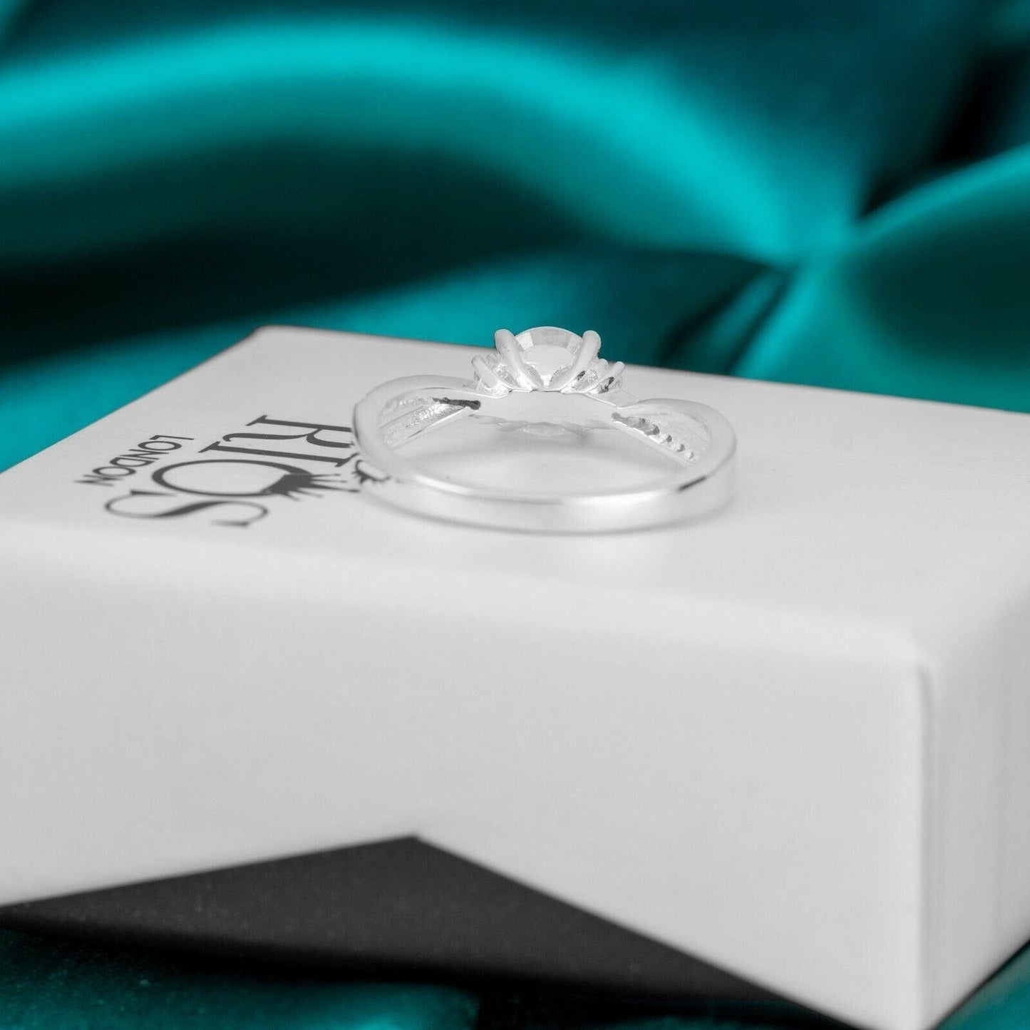 925 Sterling Silver 0.75 Carat Twist Solitaire Lab-Created Zircon Ring Boxed