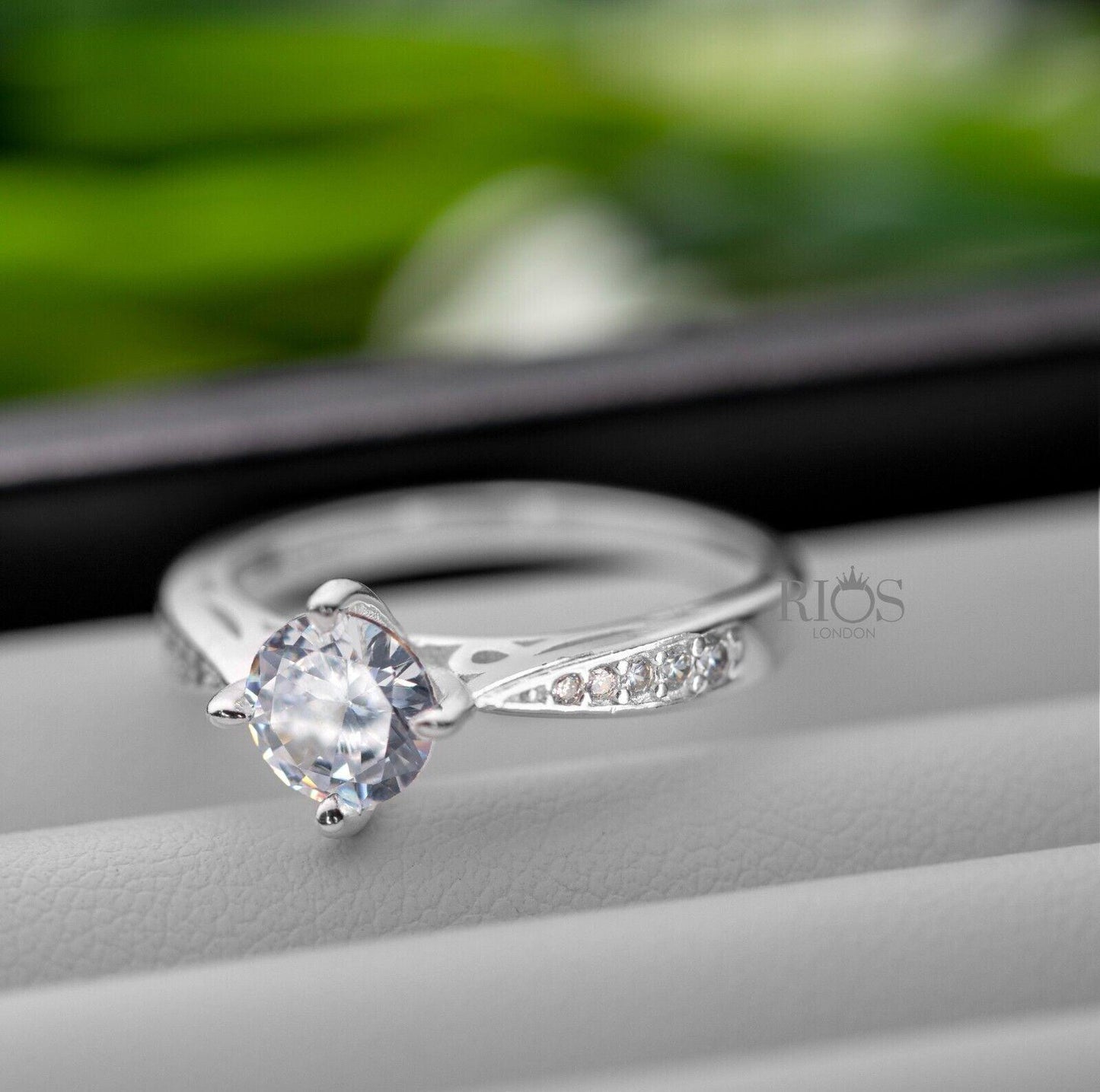 925 Sterling Silver 0.9 Carat Solitaire Engagement Lab-Created Zircon Ring Boxed