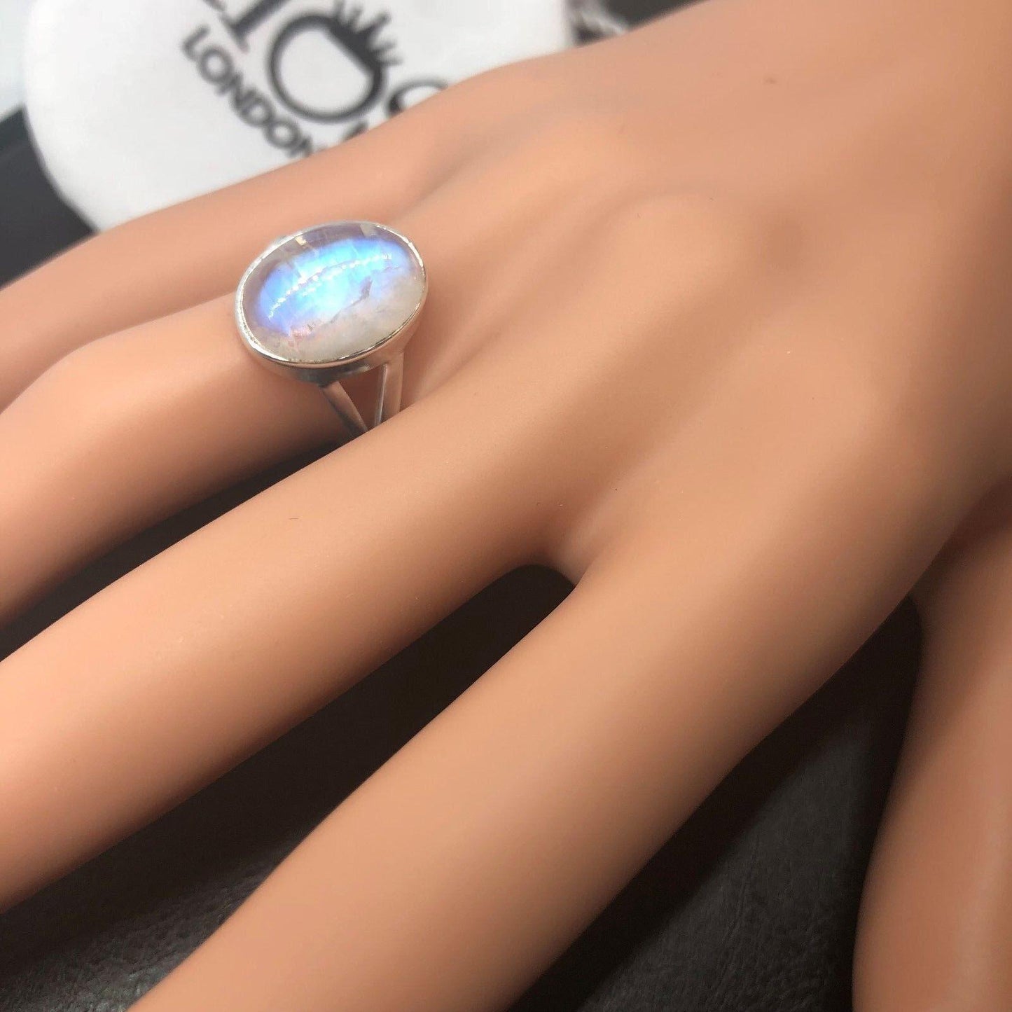 925 Sterling Silver Brilliant Oval Moonstone Natural Gemstone Ring Gift Boxed