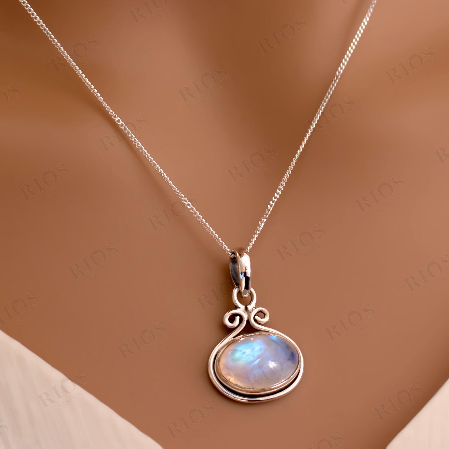 925 Sterling Silver Natural Moonstone Oval Pendant Women Chain Necklace Gift Boxed