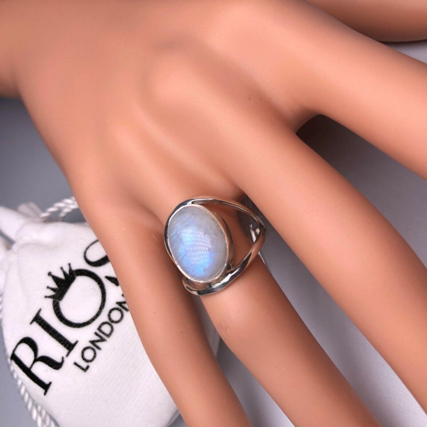 Beautiful 925 Sterling Silver Elegant Oval MOONSTONE Gemstone Ring Gift Boxed