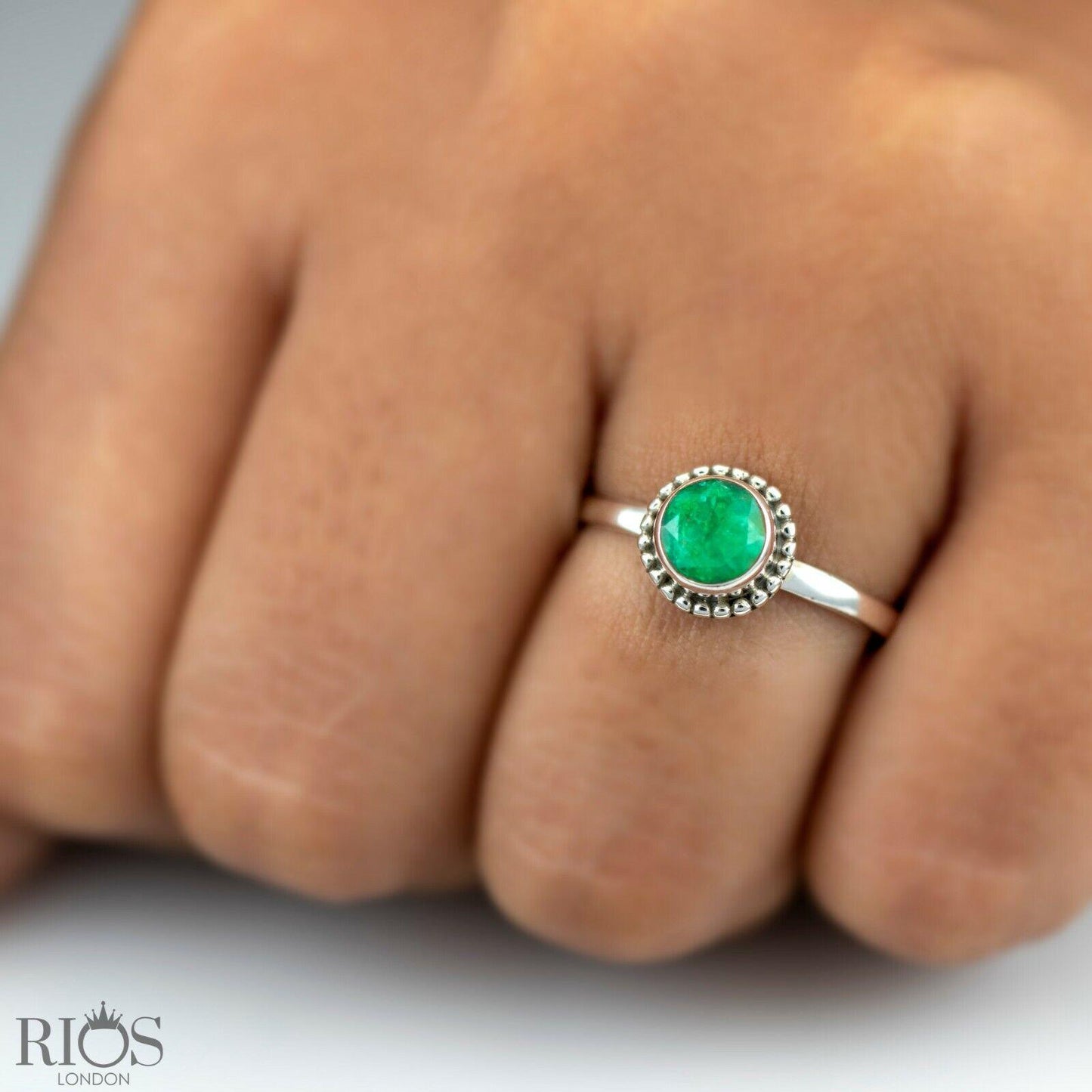 Beautifull 925 Sterling Silver Emerald Facet Cut Green Gemstone Ring Gift Boxed
