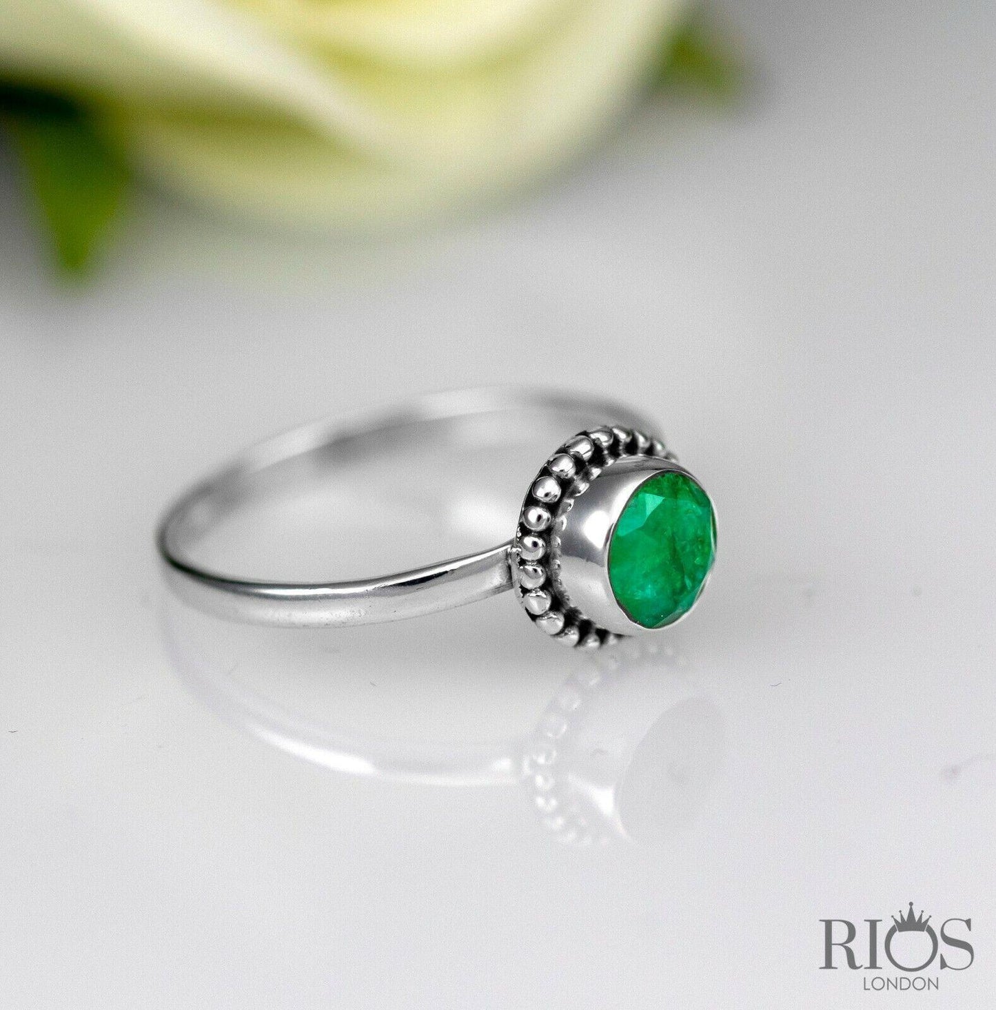 Beautifull 925 Sterling Silver Emerald Facet Cut Green Gemstone Ring Gift Boxed