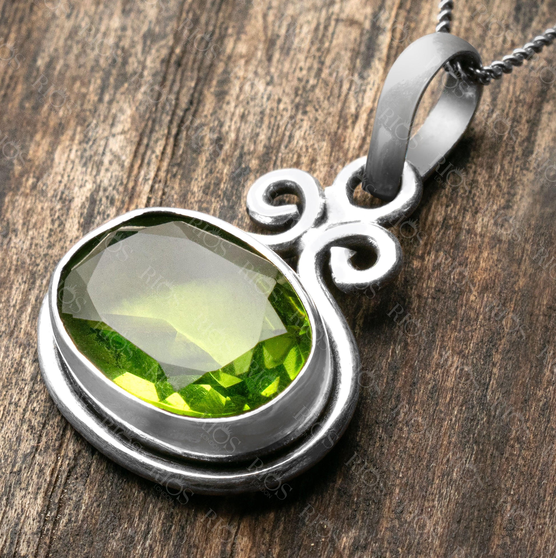 925 Sterling Silver Natural Peridot Oval Pendant Women Chain Necklace Boxed - Rios London