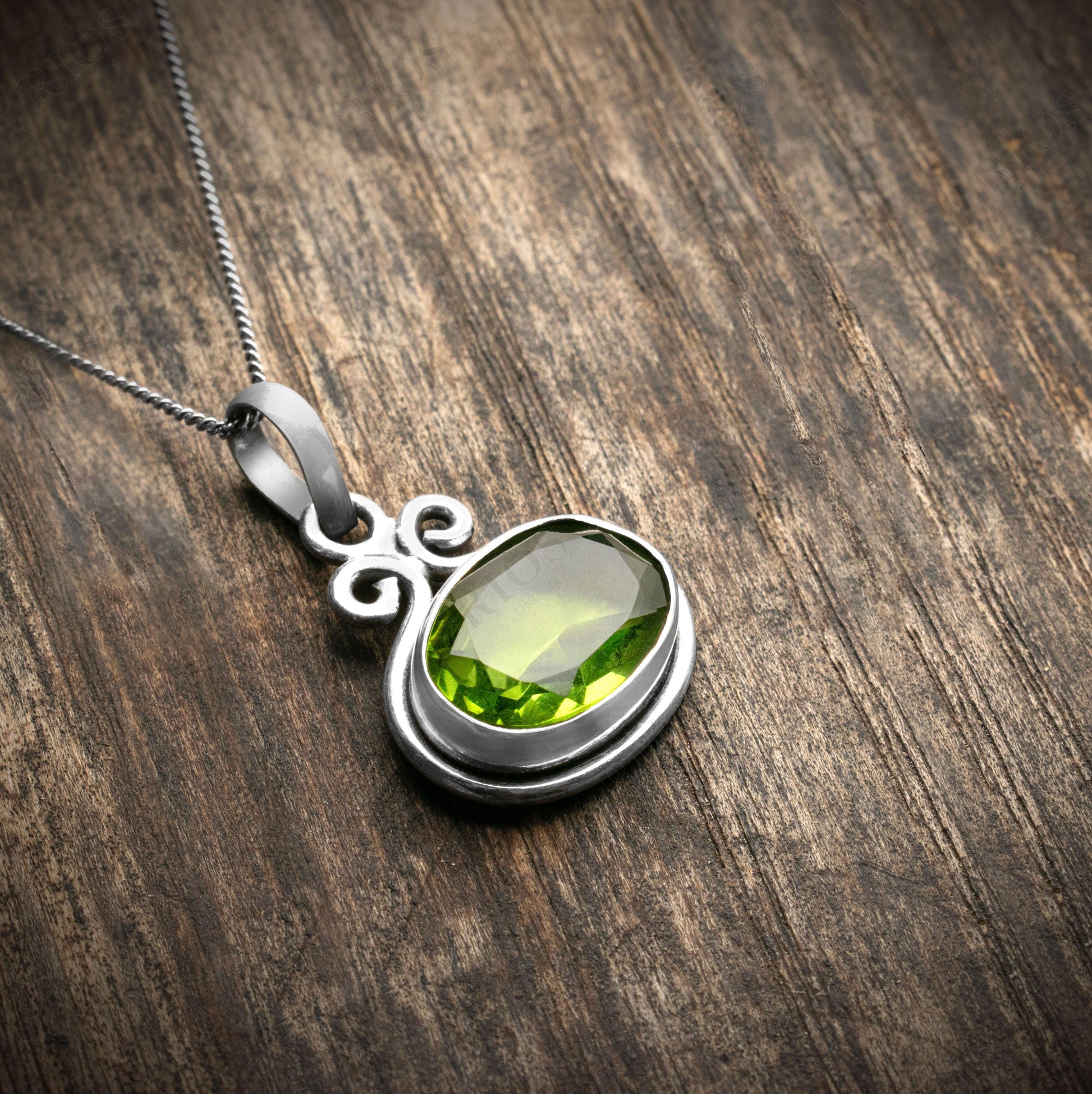 925 Sterling Silver Natural Peridot Oval Pendant Women Chain Necklace Boxed - Rios London