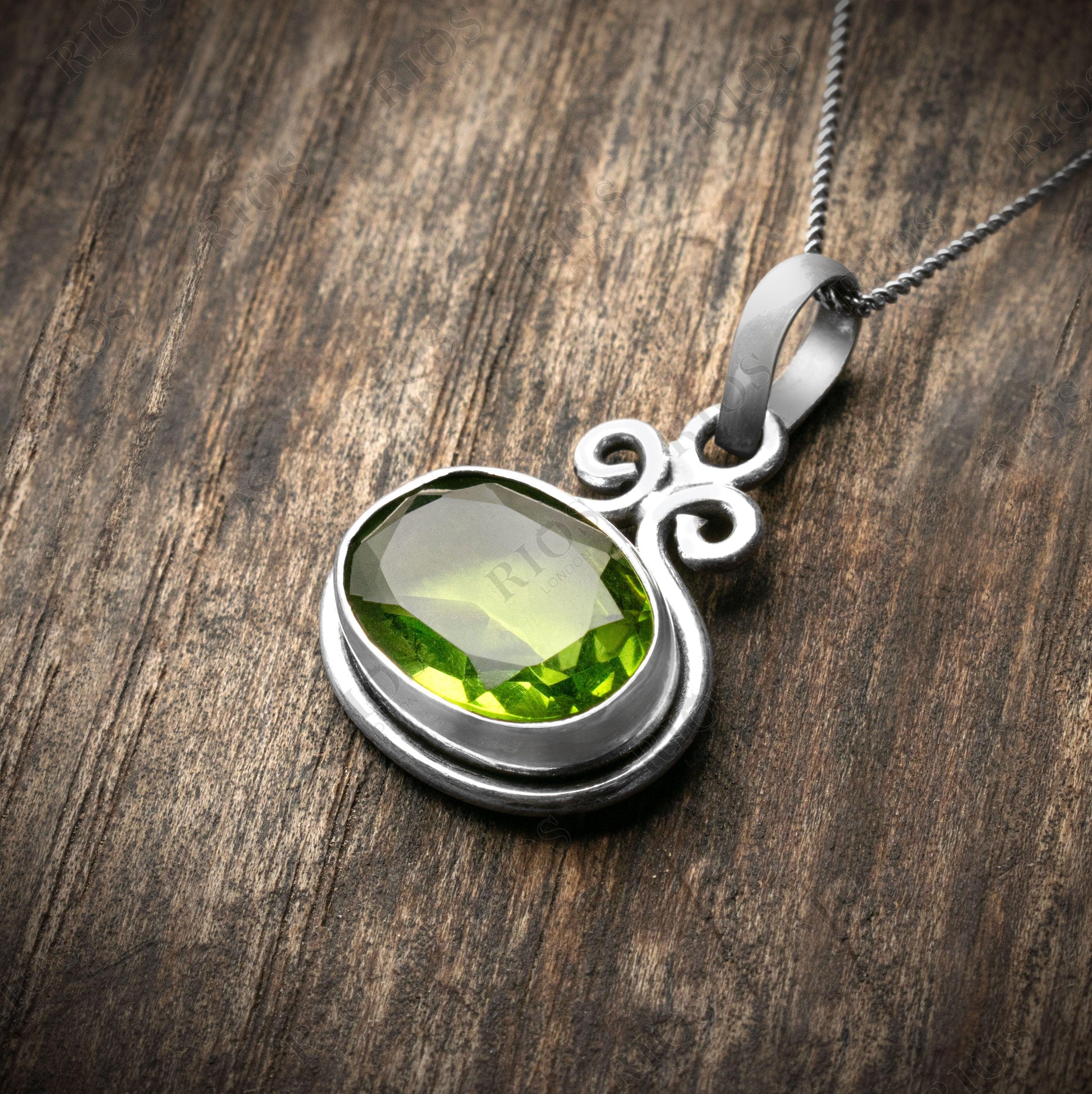 925 Sterling Silver Natural Peridot Oval Pendant Women Chain Necklace Boxed - Rios London